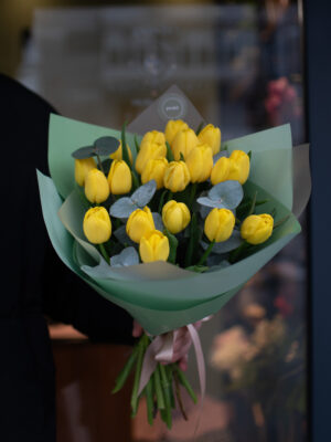 Buchet Lalele și Eucalipt