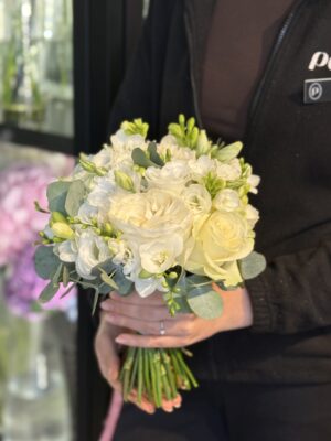 buchet mireasa cu frezii și trandafiri Pastel Galați