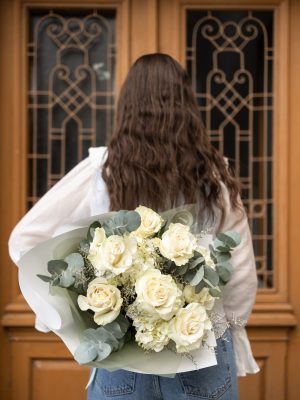 buchet trandafiri albi florăria Pastel Galați